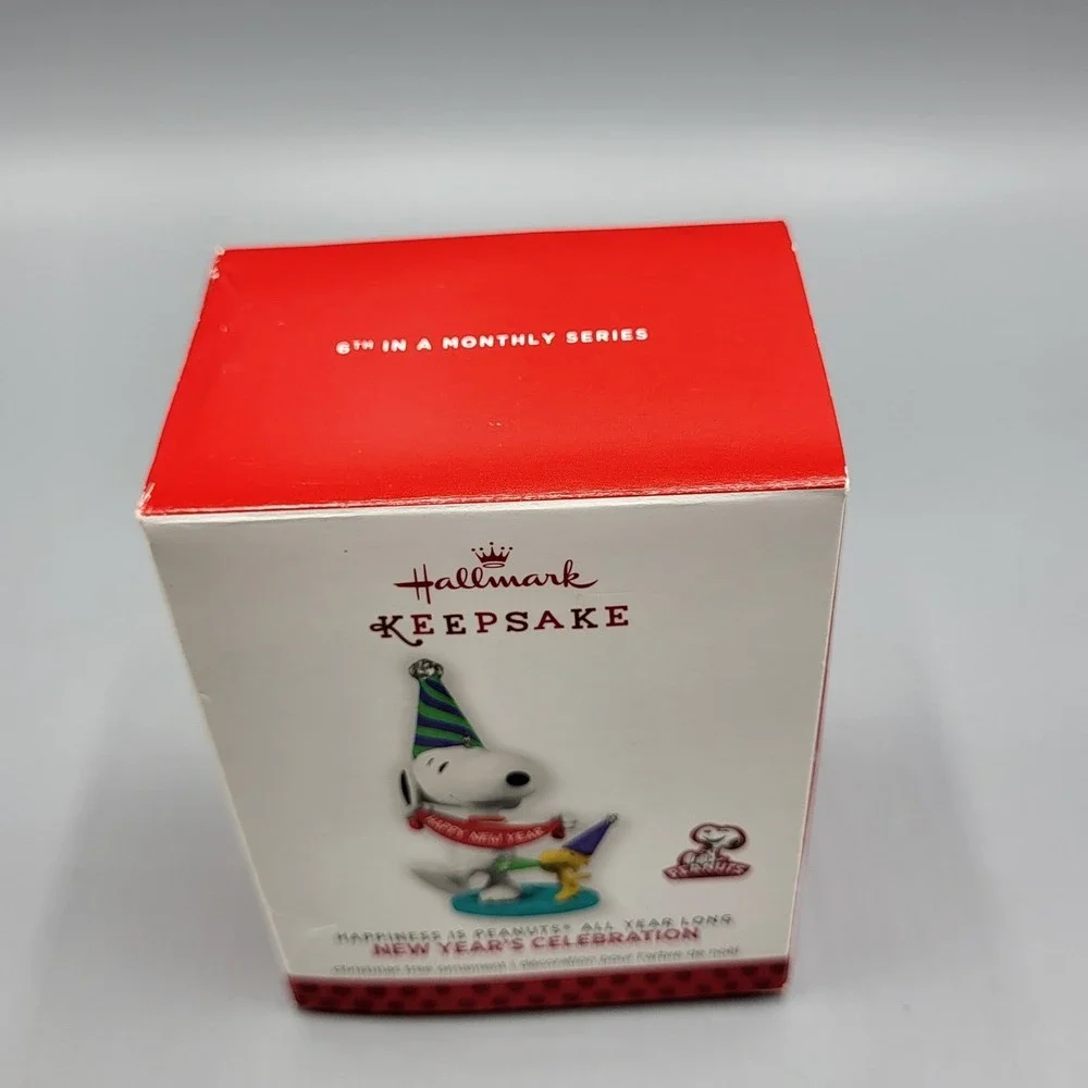 Hallmark Ornament Peanuts New Years Celebration Snoopy Woodstock White QX9829